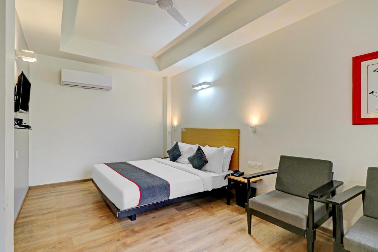 Townhouse Sector 30 Near Botanic Garden Of Indian Republic Hotel Noida Luaran gambar