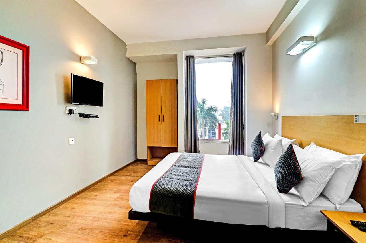 Townhouse Sector 30 Near Botanic Garden Of Indian Republic Hotel Noida Luaran gambar