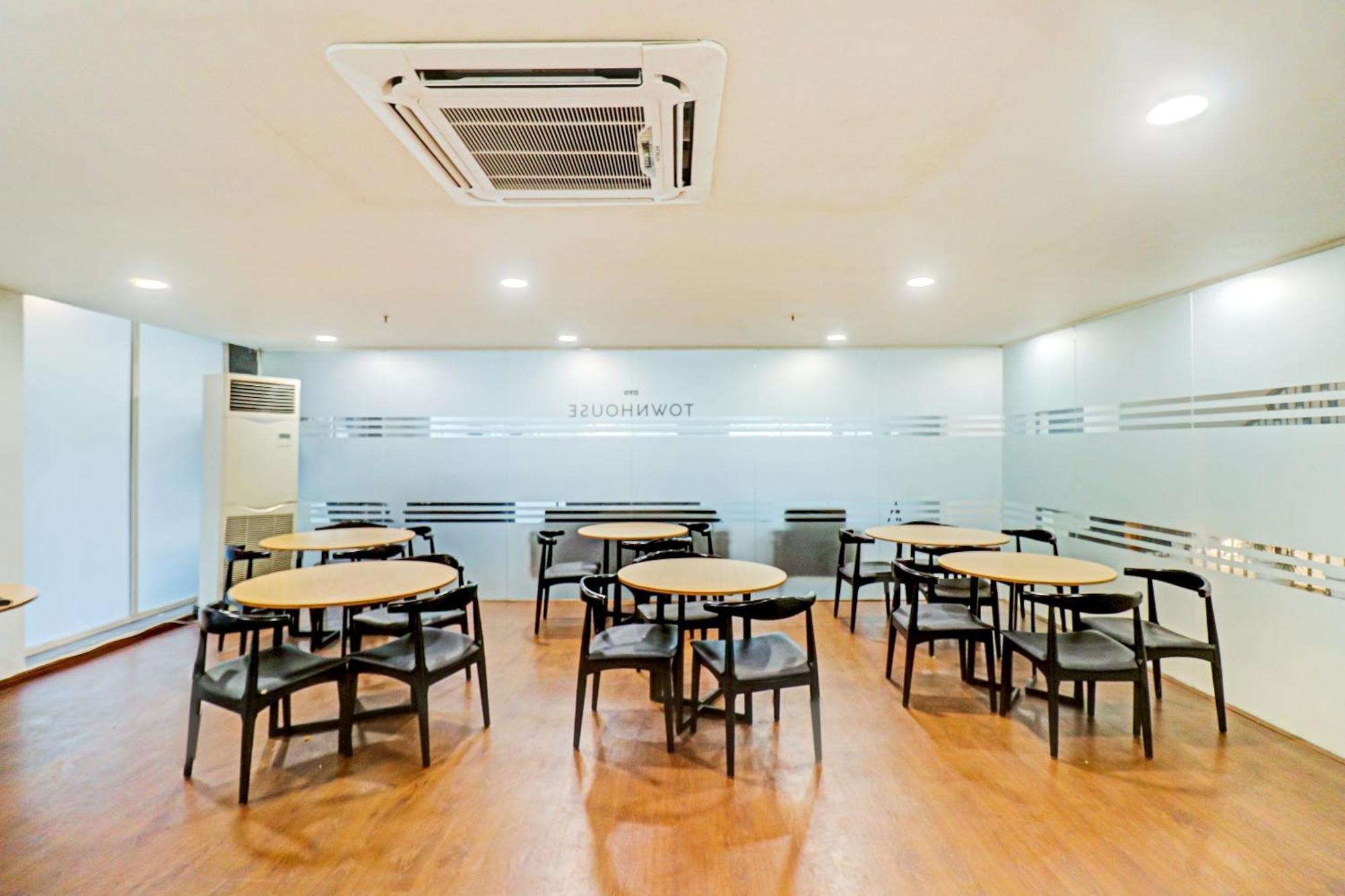 Townhouse Sector 30 Near Botanic Garden Of Indian Republic Hotel Noida Luaran gambar