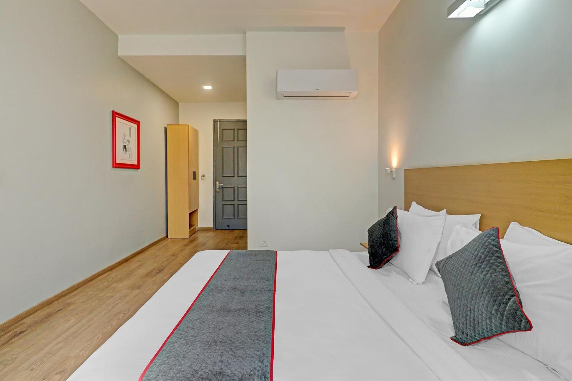 Townhouse Sector 30 Near Botanic Garden Of Indian Republic Hotel Noida Luaran gambar