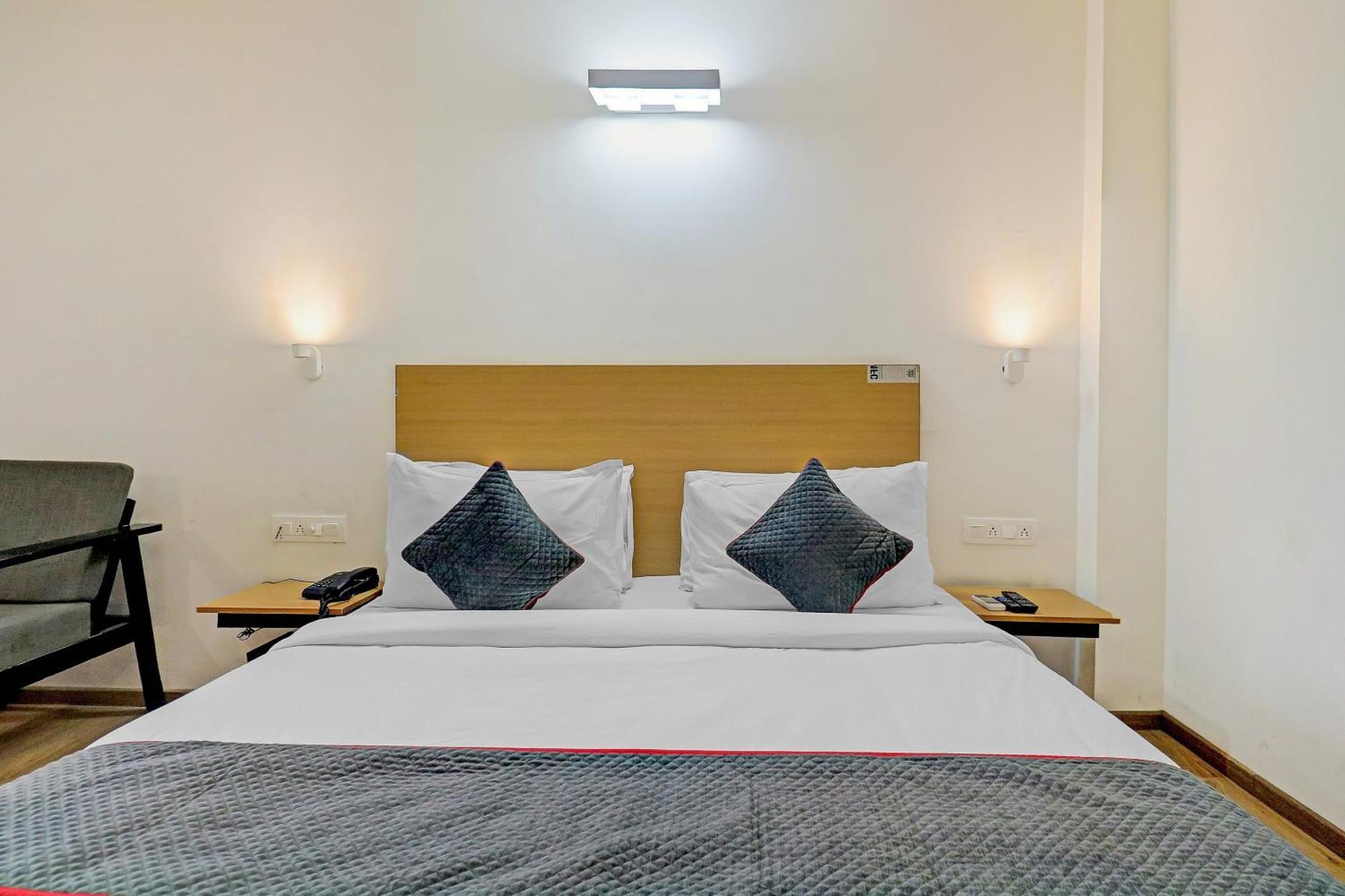 Townhouse Sector 30 Near Botanic Garden Of Indian Republic Hotel Noida Luaran gambar