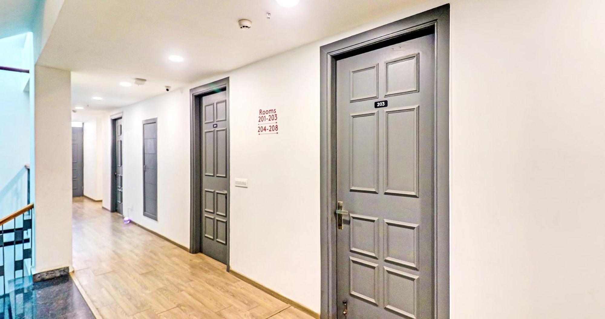 Townhouse Sector 30 Near Botanic Garden Of Indian Republic Hotel Noida Luaran gambar